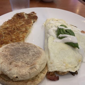 Broken Yolk Cafe - No name egg white omelette with hash browns and muffin - Breakfast & Brunch Near Me - La Quinta, California