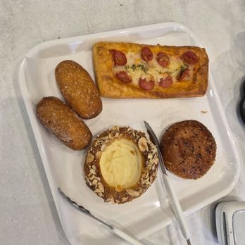 Paris Baguette - Bakeries Near Me - Arcadia, California
