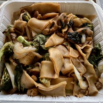 Little Lotus Express - Pad Kee Mao - Food Trucks Near Me - Kahuku, Hawaii Little Lotus Express - Pad Kee Mao - Food Trucks Near Me - Kahuku, Hawaii