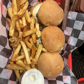 107 - Burger sliders with regular fries - Tacos Near Me - Paris, Texas 107 - Burger sliders with regular fries - Tacos Near Me - Paris, Texas