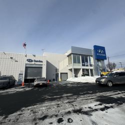 Paramus Hyundai - Entrance