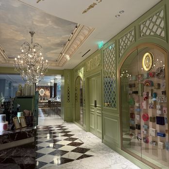 Ladurée - Macarons Near Me - Paris, 75