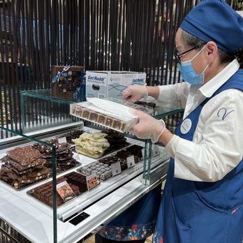 Venchi - Chocolatiers & Shops Near Me - Millburn, New Jersey