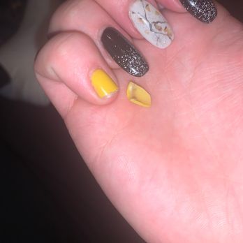 RAINBOW NAILS SPA - broken nail (right hand) - Nail Salons Near Me - Oceanside, New York