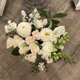 This is FTD's fresh linen arranged by The Flower Company in Palm Desert. Amazing. This is FTD's fresh linen arranged by The Flower Company in Palm Desert. Amazing.
