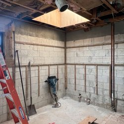 Spicy Junk Removal - Bathroom demo