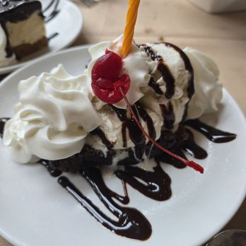 Willowtree Inn Restaurant - Brownie Sundae - New American Near Me - Stroudsburg, Pennsylvania Willowtree Inn Restaurant - Brownie Sundae - New American Near Me - Stroudsburg, Pennsylvania