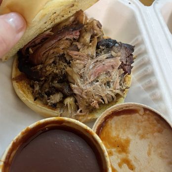 Armadillo Willy's BBQ - Pulled pork sandwich - American Near Me - Sunnyvale, California