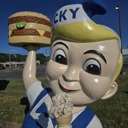 Nicky Doodles - Nicky Doodles statue with samoas cookie ice cream