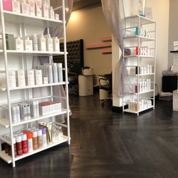 Beauty Lounge - Cute and so clean in here!