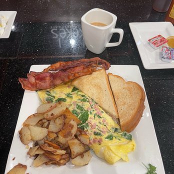Keke's Breakfast Cafe - Ham and Cheese Omelet with spinach. Side of bacon, home fries and toast - Breakfast & Brunch Near Me - Boynton Beach, Florida