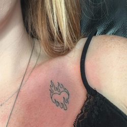 Hoops Tattoo and Piercing