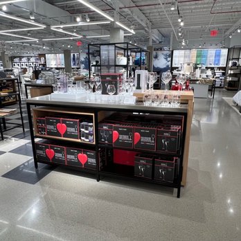 Bloomie's by Bloomingdale's - Men's Clothing Near Me - Skokie, Illinois