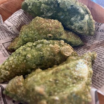 Kinyobi - Fried dumplings with spinach and kale. Fried Dumplings - Small (6 Pieces) Kale/Spinach Fried Dumplings - Small (6pcs) - Korean Near Me - Hackensack, New Jersey
