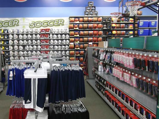 DICK'S Sporting Goods by null