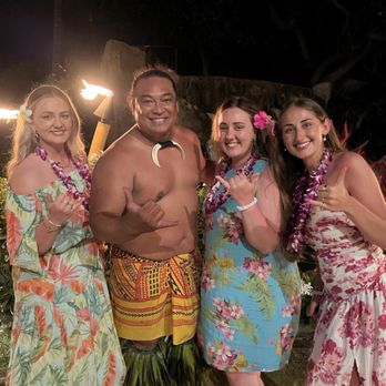 Wailele Luau - A lot of the performers stay afterwards to say hello and take photos! - Performing Arts Near Me - Lahaina, Hawaii Wailele Luau - A lot of the performers stay afterwards to say hello and take photos! - Performing Arts Near Me - Lahaina, Hawaii