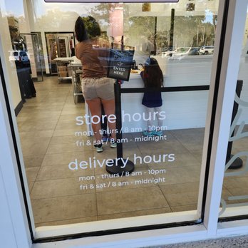 Crumbl - Sunrise - Bakeries Near Me - Sunrise, Florida
