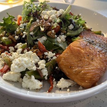 Dapper Dine & Lounge - Cocktail Bars Near Me - Riverside, California