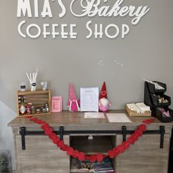 Mia's Bakery & Coffee Shop - Inside