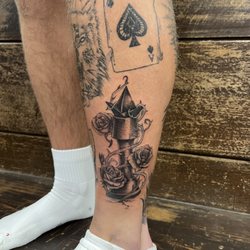 Santiago Inks - A chess piece and some roses from an anime