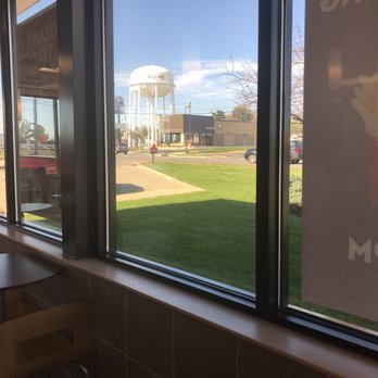 Wendy's - a view of the outside of the restaurant - Burgers Near Me - Willard, Ohio Wendy's - a view of the outside of the restaurant - Burgers Near Me - Willard, Ohio