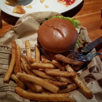 Cheddar's Scratch Kitchen - Chicken sandwich - American Near Me - Allen, Texas Cheddar's Scratch Kitchen - Chicken sandwich - American Near Me - Allen, Texas