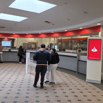 Santander Bank - Teller floor - Banks & Credit Unions Near Me - Newark, New Jersey Santander Bank - Teller floor - Banks & Credit Unions Near Me - Newark, New Jersey