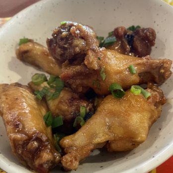 Cheeseburger In Paradise - Chicken Wings - Burgers Near Me - Honolulu, Hawaii