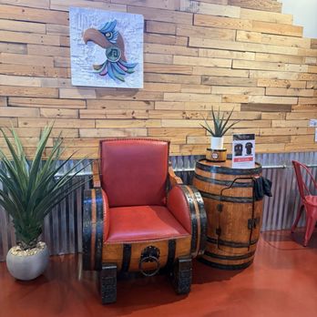 MexiPHO - Decor - Vietnamese Near Me - Glastonbury, Connecticut