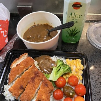 Riverside Food Lab - Breaded chicken curry rice bowl w/ Aloe drink - Food Court Near Me - Riverside, California