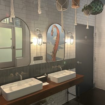 The Argonaut - Sink area - Cocktail Bars Near Me - Atlanta, Georgia