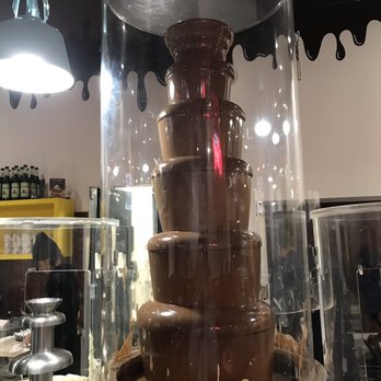 D Spot Dessert Cafe - Chocolate fountain - Desserts Near Me - Toronto, Ontario