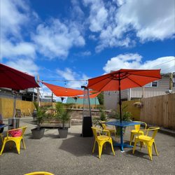 Samurai Kitchen + Sushi - Love the outdoor space.