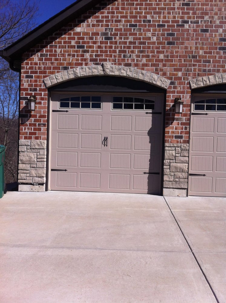 Melton Garage Doors - Garage Door Contractor in Barnhart, MO