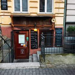 Špunt a Knoflík Company - Outside entrance! It's easy to walk past, a bit hidden!