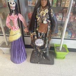 Botanica Cubayende - Spiritual guides all over the store