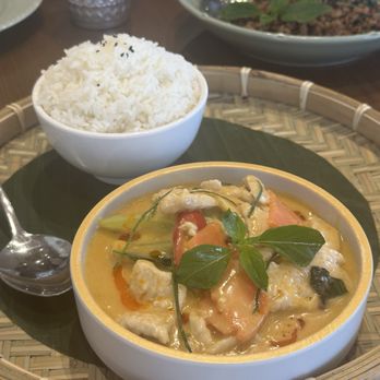 Inaroy - Coconut chicken rice - Thai Near Me - Richmond Hill, Ontario