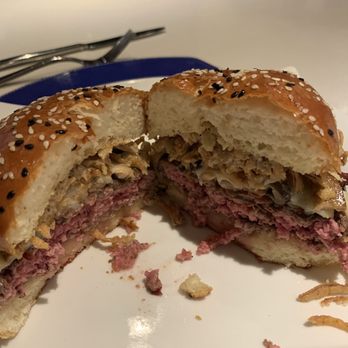 Gordon Ramsay Burger Las Vegas - Stout burger - Burgers Near Me - Las Vegas, Nevada Gordon Ramsay Burger Las Vegas - Stout burger - Burgers Near Me - Las Vegas, Nevada