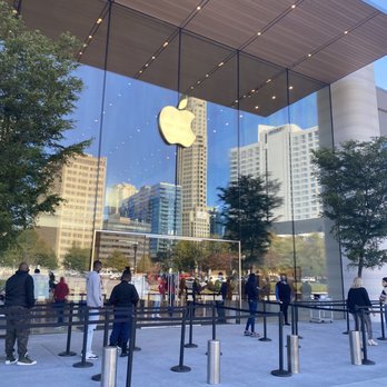 Apple Lenox Square - Storefront - Computers Near Me - Atlanta, Georgia