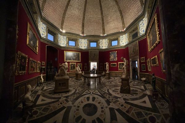Uffizi Galleries by null