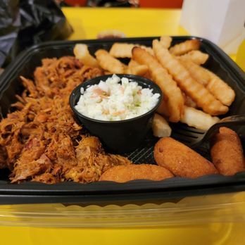Pierce's Pitt Bar-B-Que - Pulled pork plate - Barbeque Near Me - Williamsburg, Virginia