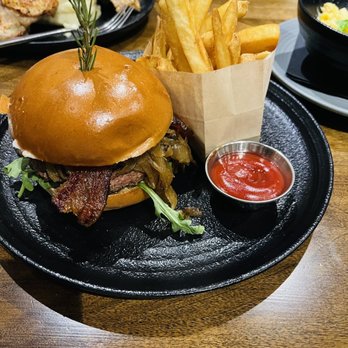 GRANVILLE - Bacon and blue cheese burger substitute thick cut fries - New American Near Me - Studio City, California GRANVILLE - Bacon and blue cheese burger substitute thick cut fries - New American Near Me - Studio City, California