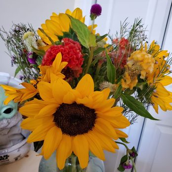 Mr Mango - Beautiful mixed bouquet of flowers - Grocery Near Me - Brooklyn, New York