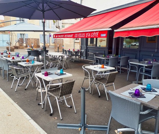 LES FILLES D’À CÔTÉ 16 Place de la Pêcherie, CosneCourssurLoire