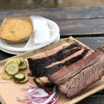 Micklethwait Craft Meats - Beef Rib & 1-lb Brisket w Jalapeño Cheese Grits - Food Trucks Near Me - Austin, Texas