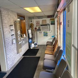 412 Auto Tags & Notary - Waiting room