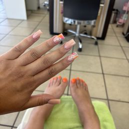 How cute are my summer nails!!