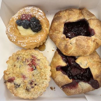 Mayte Sweets - fruit pastries, I think fruit tart, and Zeppole di San Giuseppe - Patisserie/Cake Shop Near Me - New Bern, North Carolina