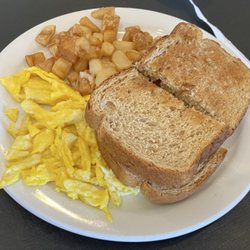 Ben's Restaurant & Bar - Scrambled eggs, potatoes and toast