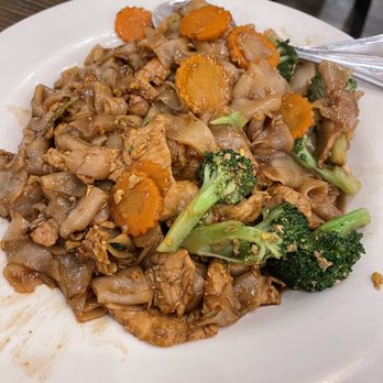 Bhan Mae Vane - Pad Se Ew
Wok fried flat wide rice noodles with black soy sauce, broccoli and eggs - Thai Near Me - Alameda, California Bhan Mae Vane - Pad Se Ew
Wok fried flat wide rice noodles with black soy sauce, broccoli and eggs - Thai Near Me - Alameda, California